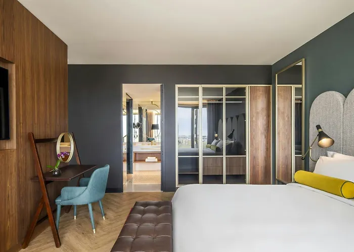 Renaissance Porto Lapa Hotel